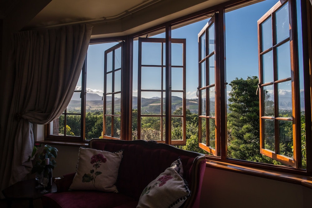 Deluxe Manor House Suites photo 2