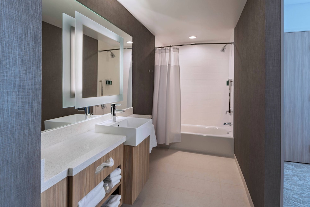 Suite, 2 Queen Beds - Photo 5