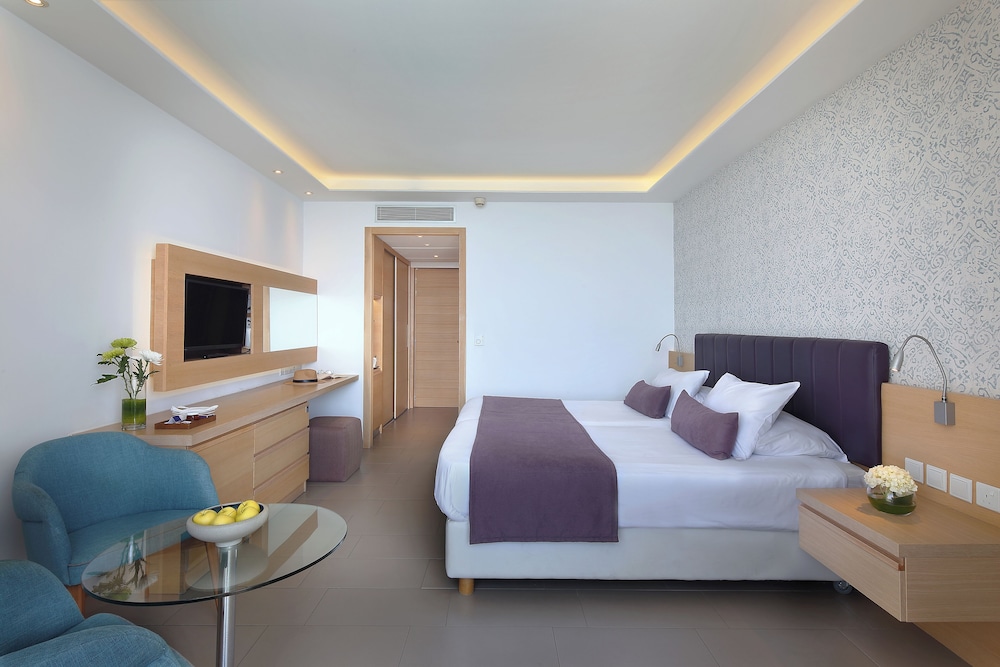 Superior Room, City View