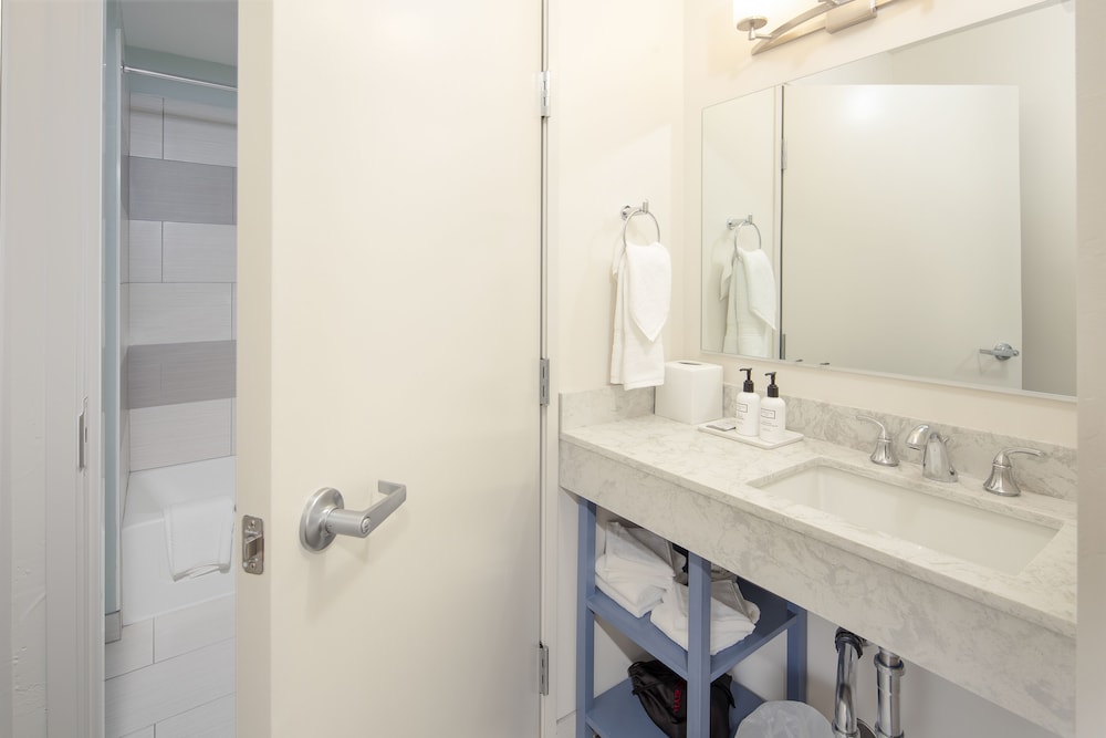 Deluxe Room, 2 Double Beds - Photo 2