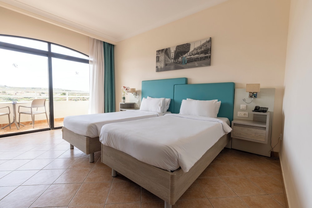 Standard Double or Twin Room, Balcony (Land view) - Photo 2
