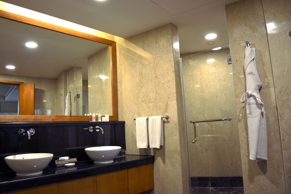 Executive Suite, 2 Bedrooms - Photo 10