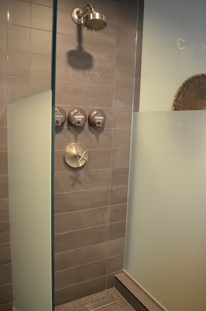 Stonebreaker Hotel, Foto 10