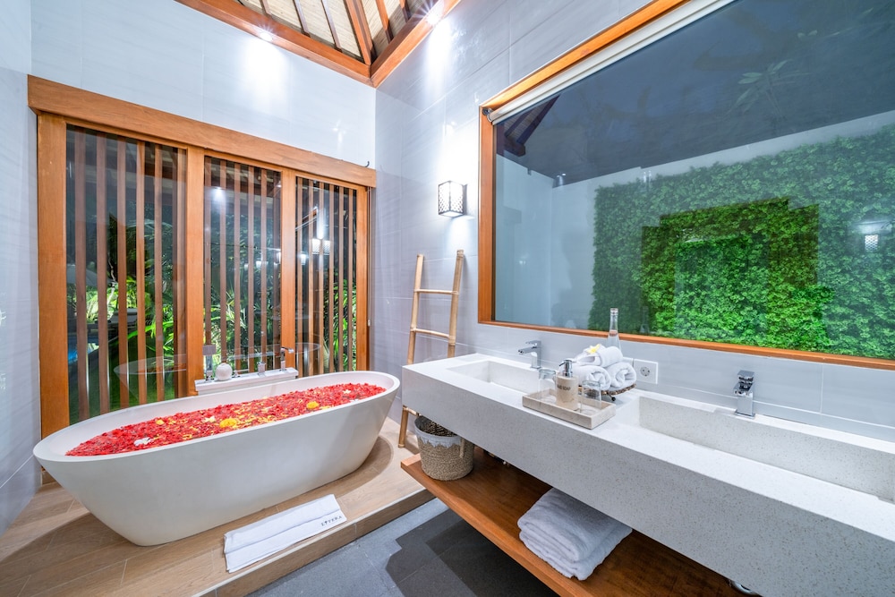 Family Villa, 4 Bedrooms, Pool View - Photo 23