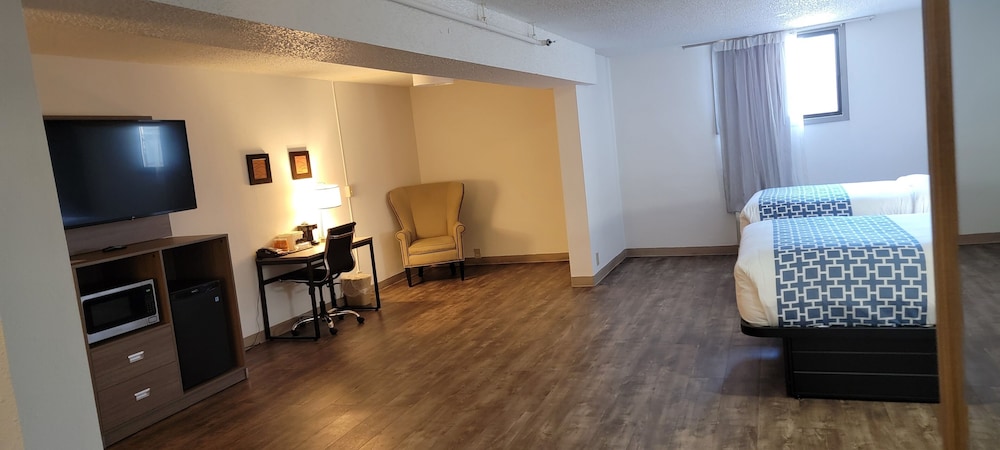 Suite, 2 Double Beds, Non Smoking (Upgrade) - Photo 5