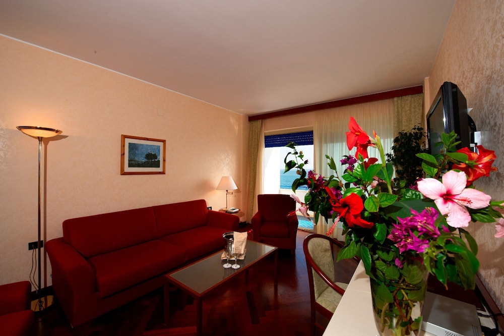 Suite, 1 Double or 2 Twin Beds - Photo 1