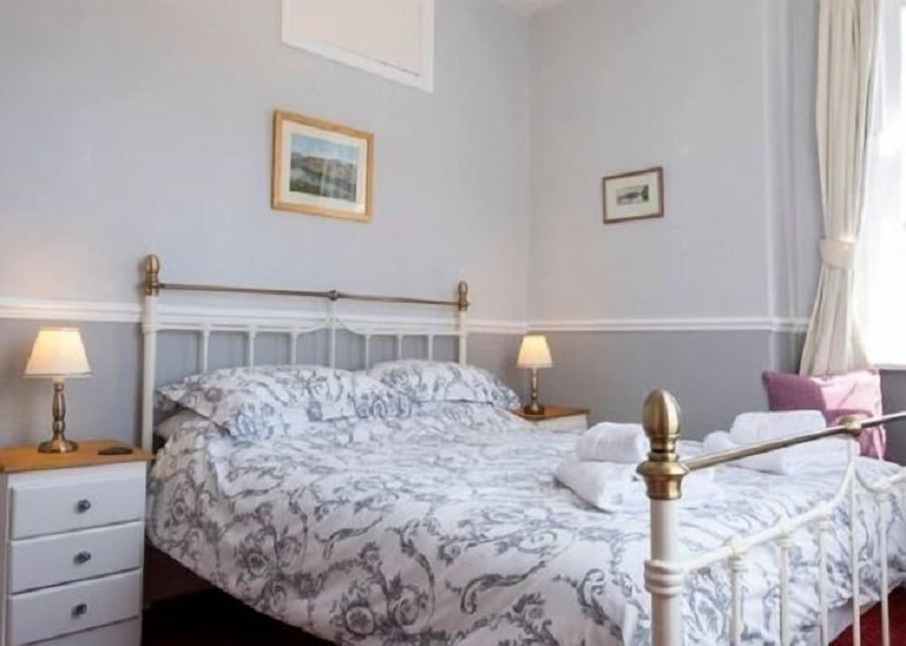 Standard Double Room, 1 King Bed, Hill View photo 3