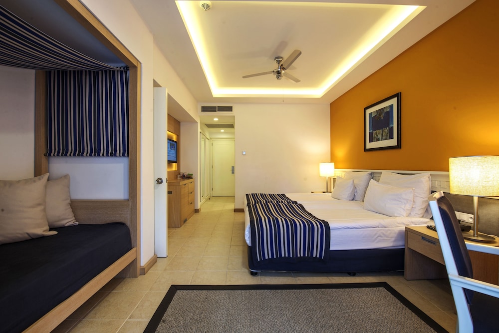 Classic Double Room Single Use (Village) photo 2