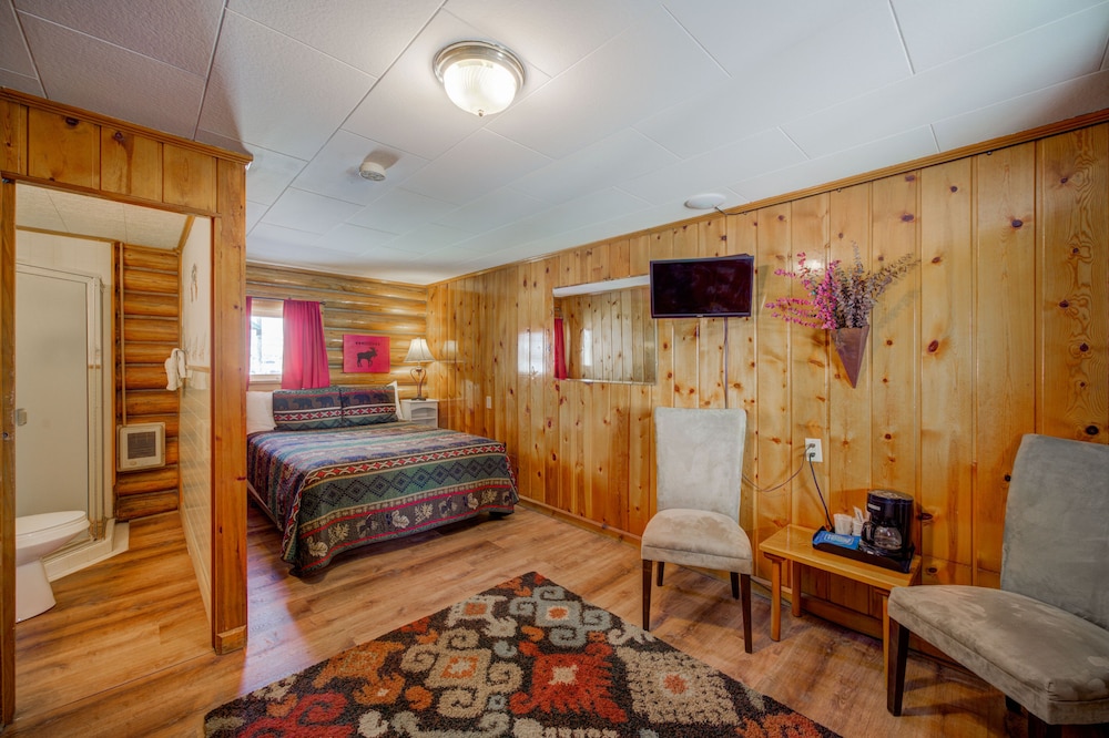 Cabin, 1 Queen Bed (Cabin 11) photo 1
