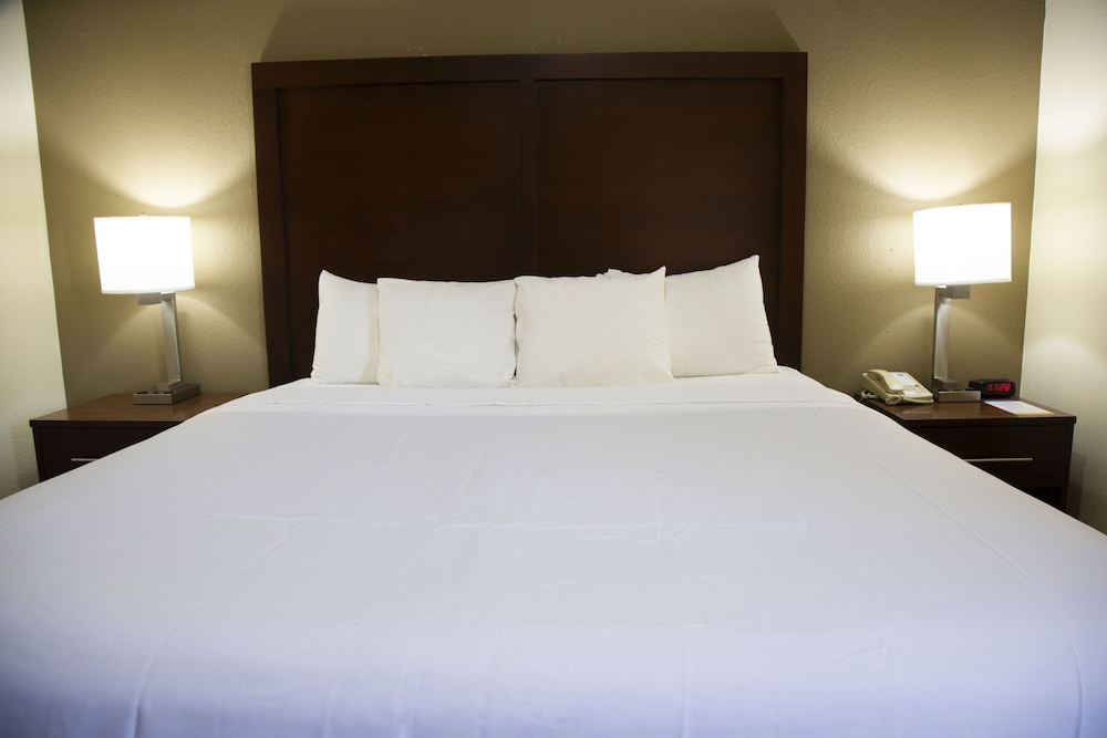 Suite, 1 King Bed, Non Smoking, Jetted Tub - Photo 2