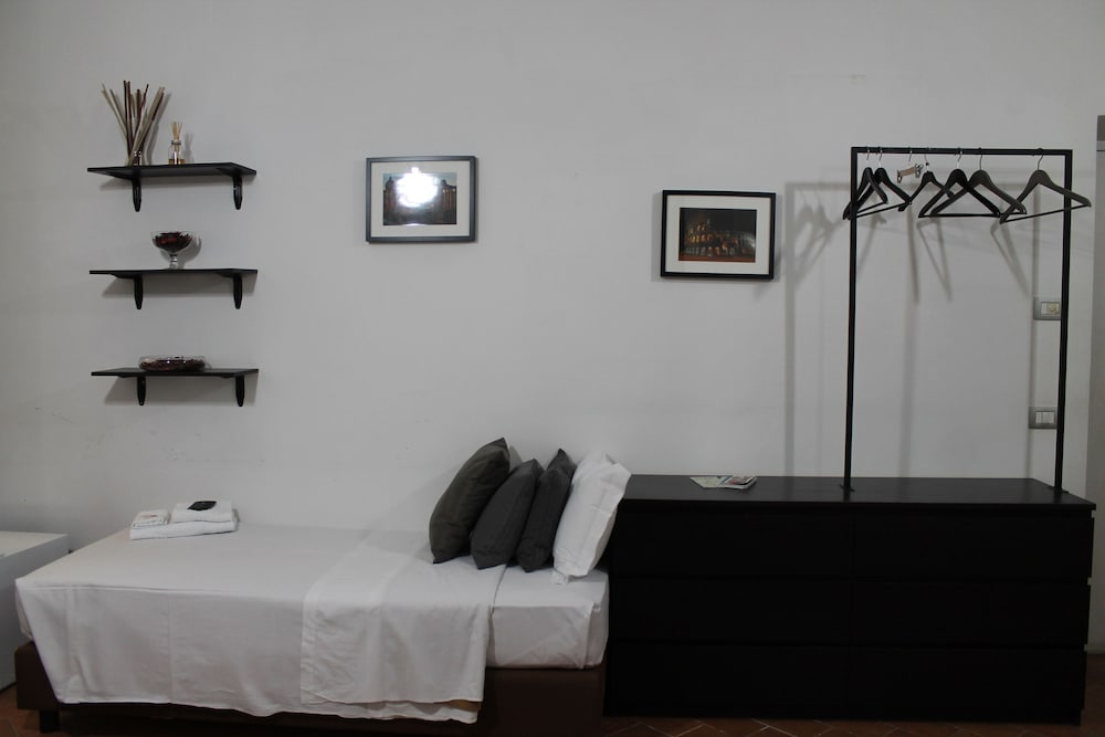 Single Room photo 3