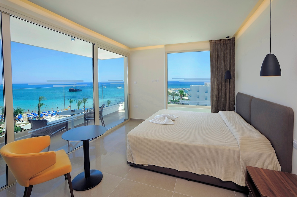 Luxury Sea View Junior Suite Spa Bath photo 1