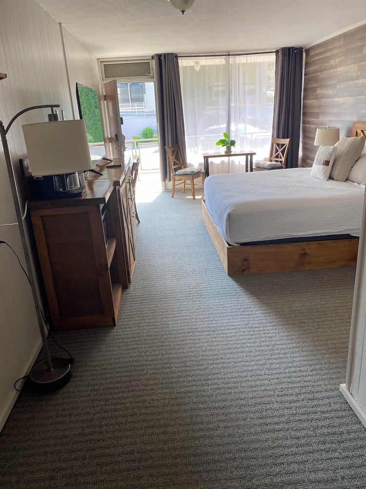 Comfort Room, 1 King Bed photo 3