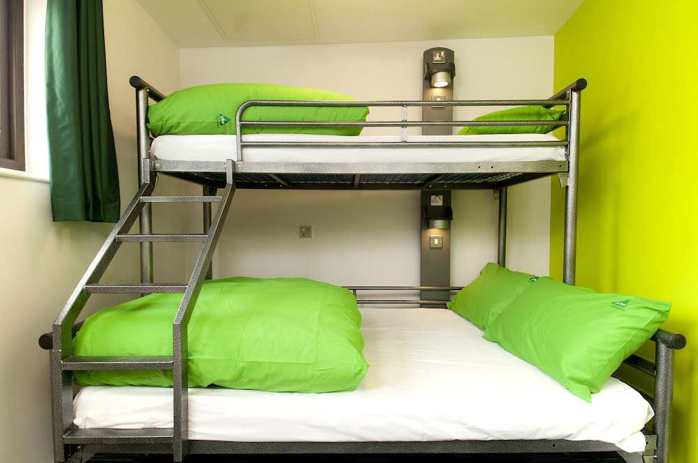 Room, Ensuite (3 Bed Private including Double Bed) photo 1
