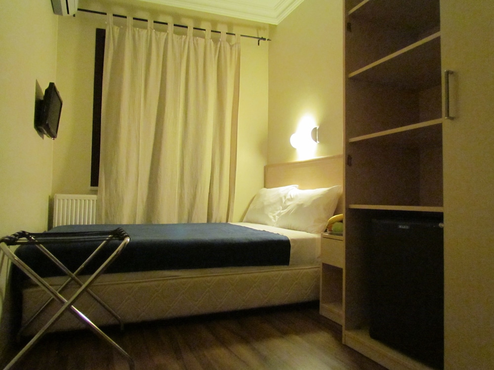 Economy Double Room photo 2