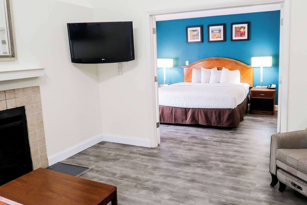 Suite, Multiple Beds, Non Smoking photo 1