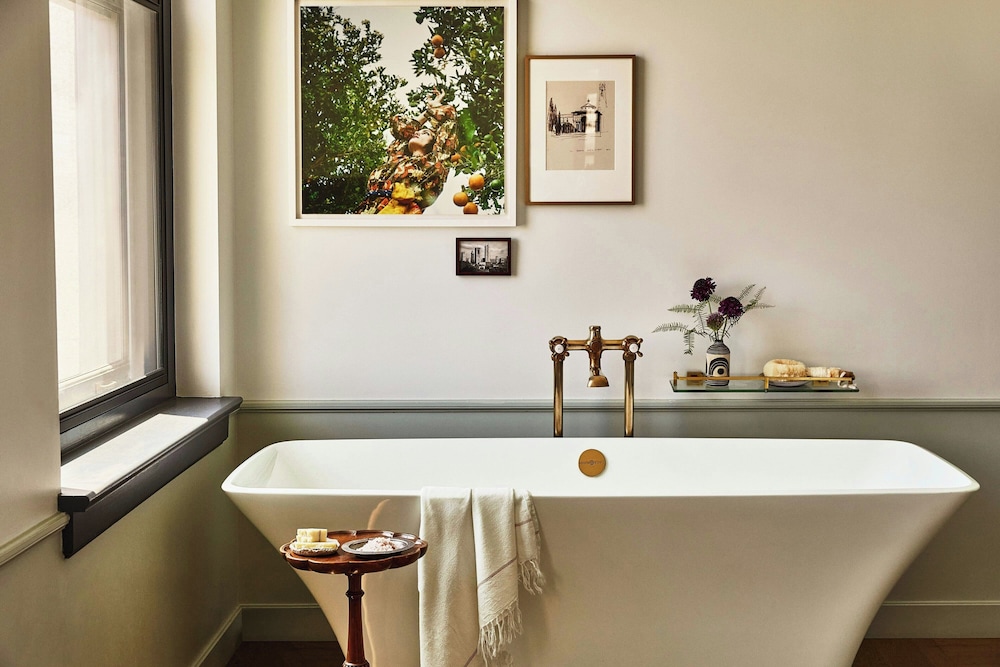 Suite, 1 Bedroom, City View thumbnail 6
