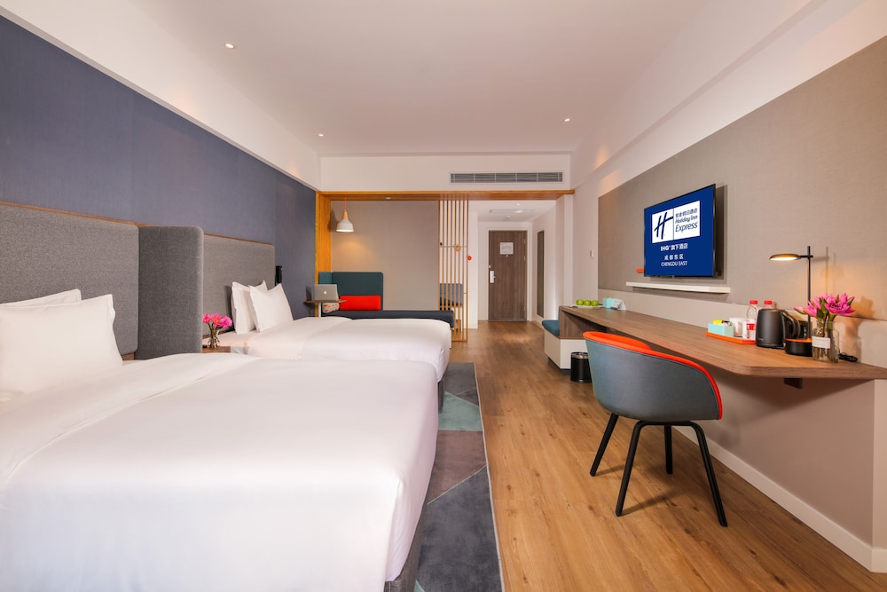 Standard Room, 2 Queen Beds, Balcony