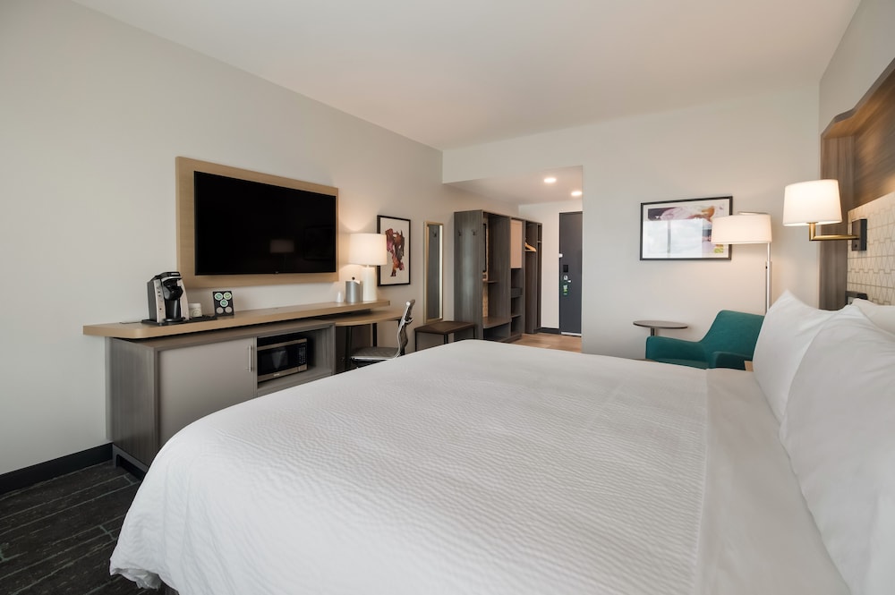 Standard Room, 1 King Bed - Photo 3