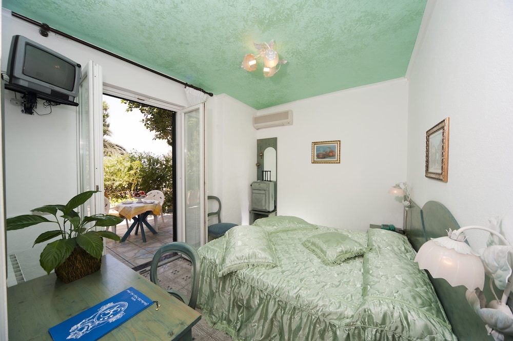 Standard Double Room, Sea View photo 1
