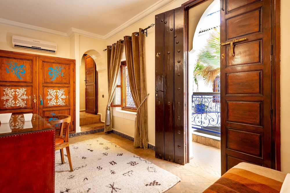 Deluxe Room - Photo 9
