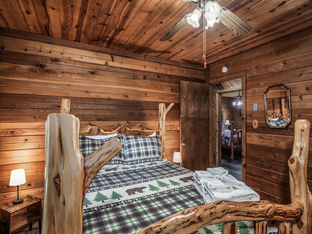 Cabin, Multiple Beds, Hot Tub photo 3
