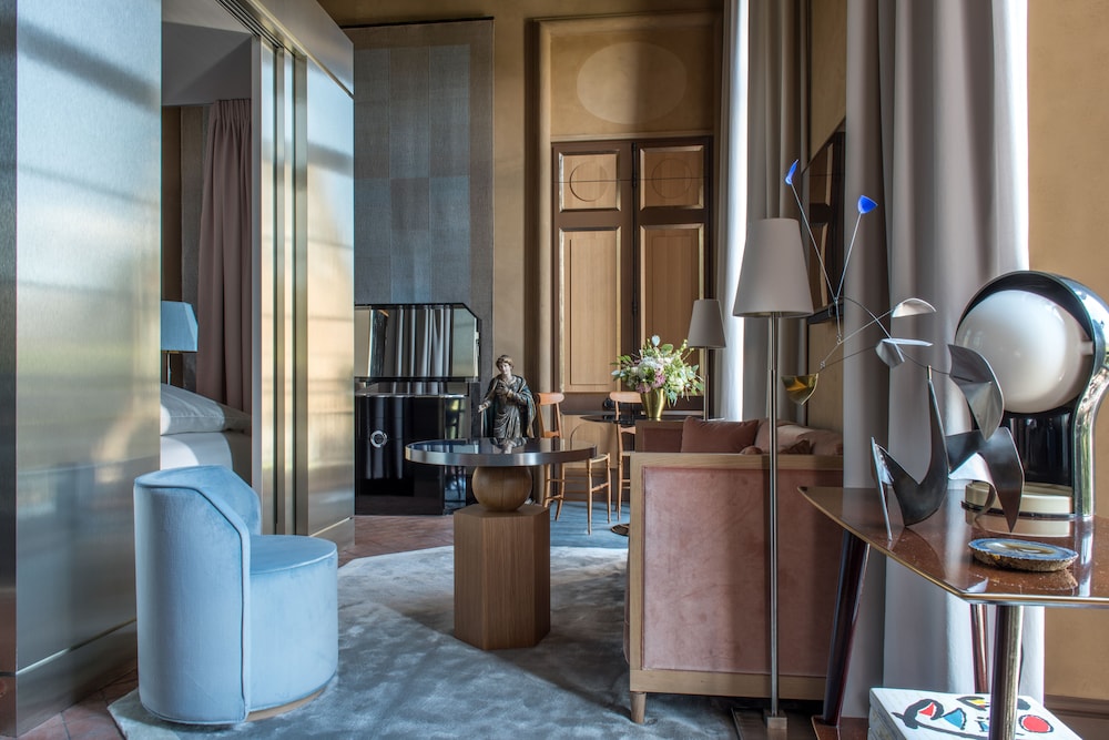 Superior Suite, 1 King Bed, Kitchenette, Pool Access, Garden View photo 1