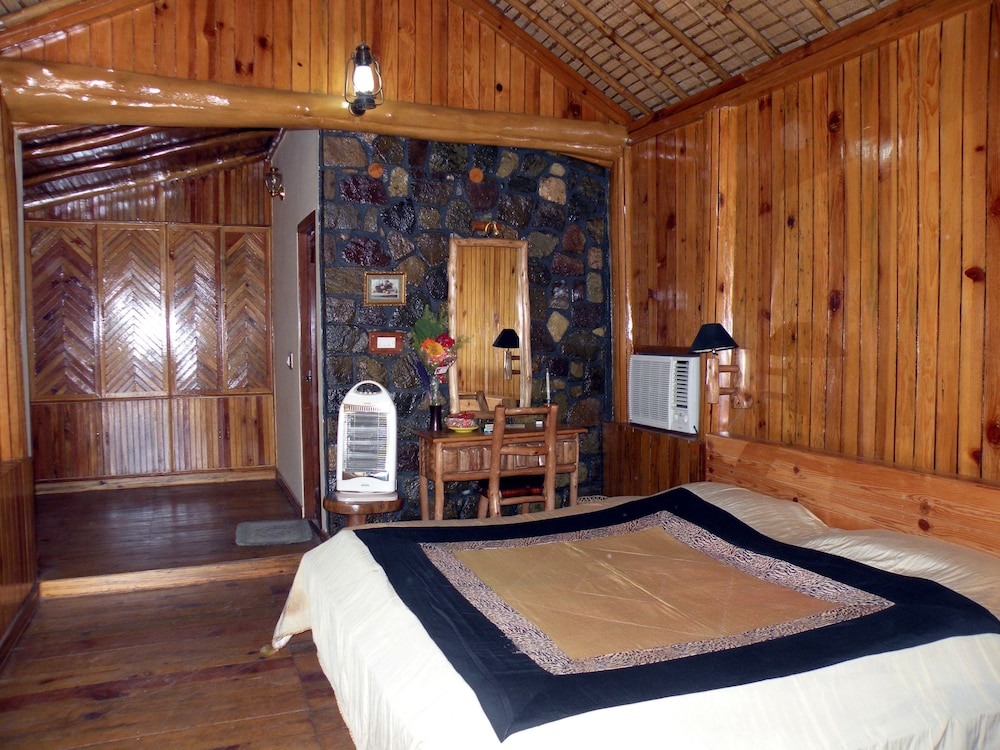 Wooden Log Hut (Ac) photo 2
