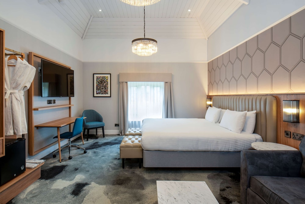 Suite, 1 Double Bed, Non Smoking (with Single Sofabed) photo 2
