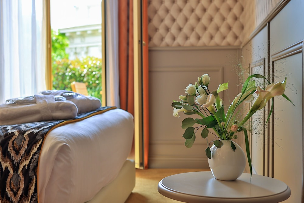 Deluxe Room, Garden View - Photo 8