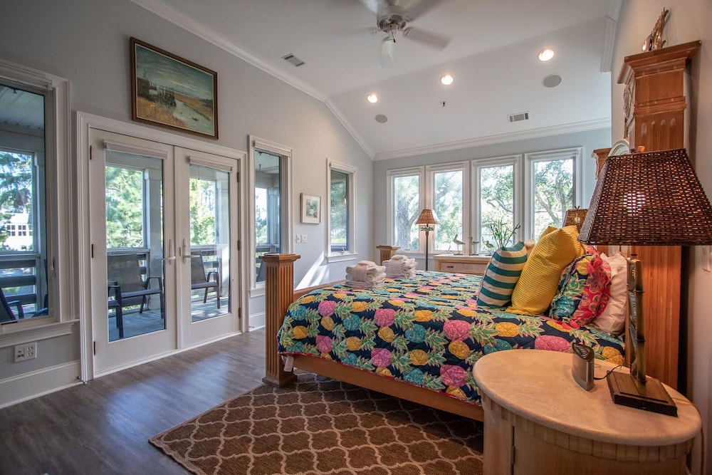 House, Multiple Beds, Balcony, Partial Ocean View photo 3