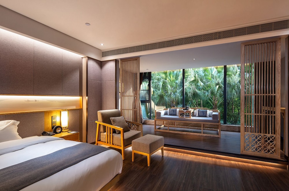 Suite B, Lake View photo 1