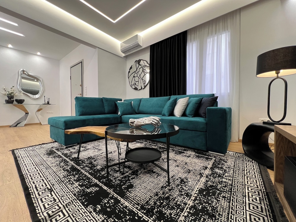Signature Apartment photo 1
