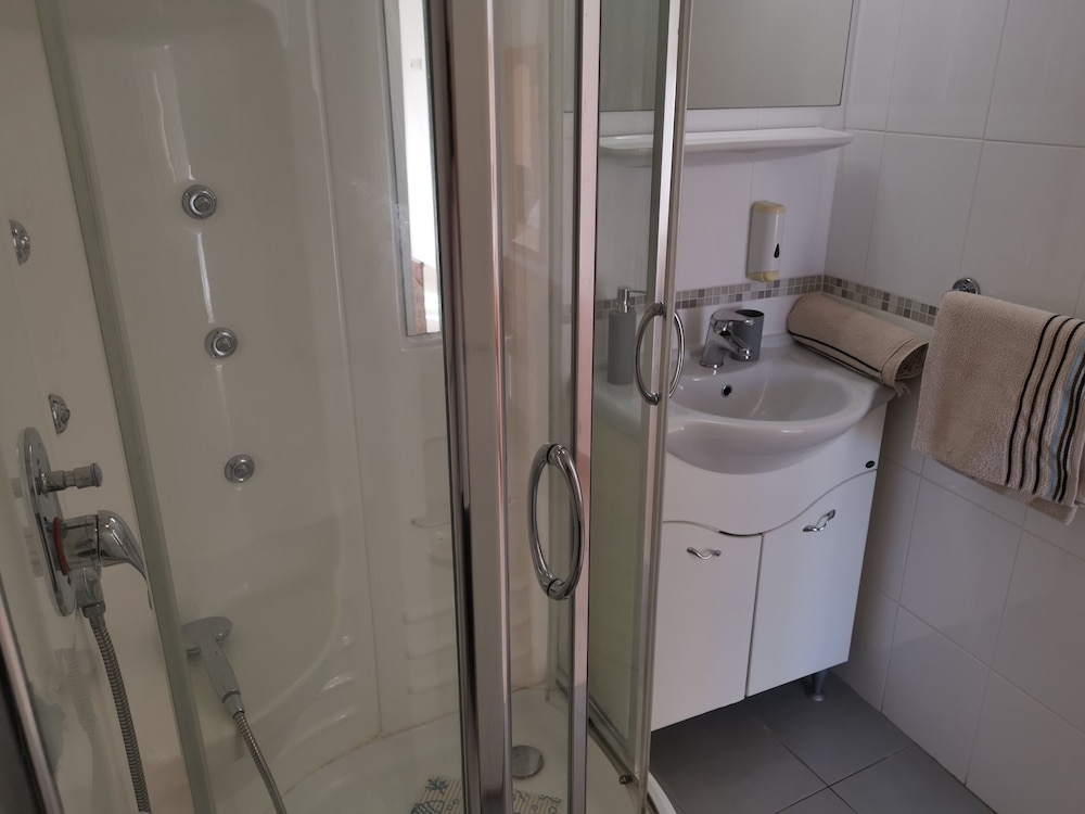Panoramic Twin Room, 2 Twin Beds, Sea View, Beachfront (3) photo 2