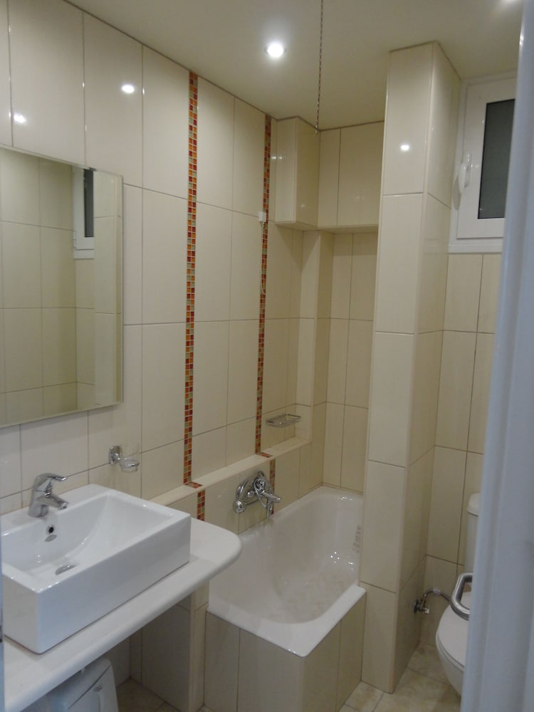 Double or Twin Room, Mountain View (with Window) - Photo 2