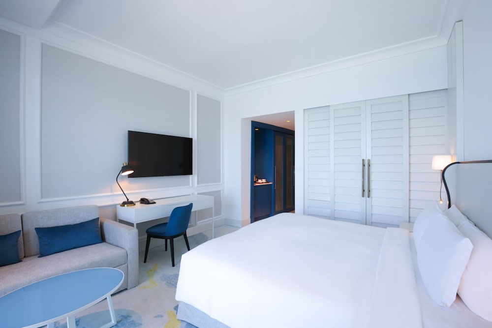 Luxury Room, 1 King Bed, Balcony, Sea View