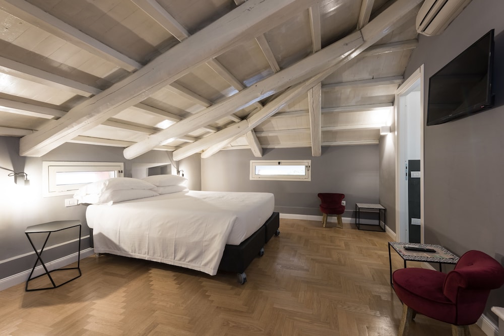Superior Room, Jetted Tub