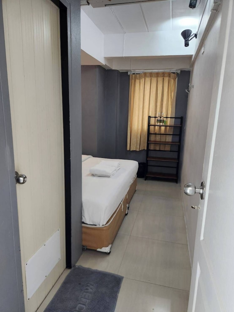 Budget Double or Twin Room thumbnail 6