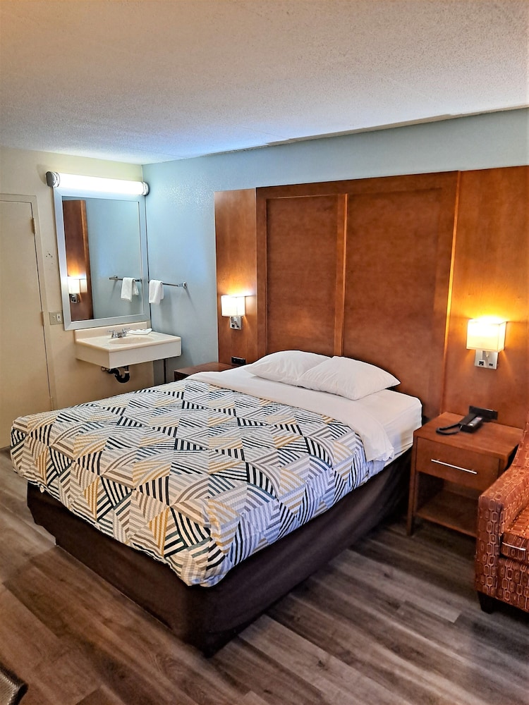 Standard Room, 1 Queen Bed, Accessible, Non Smoking - Photo 1