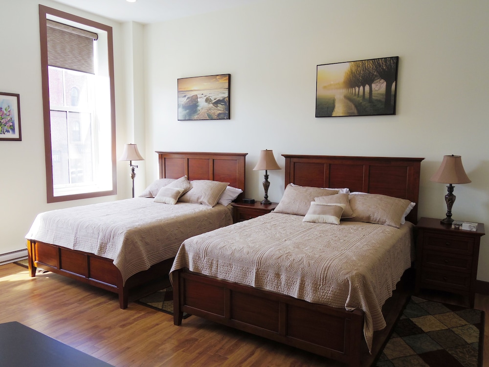 Deluxe Studio Suite, 2 Queen Beds photo 1