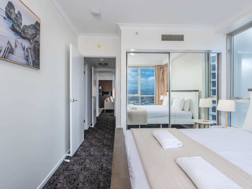 Premium Two-Bedroom Apartment with Ocean View (High Floor) photo 3