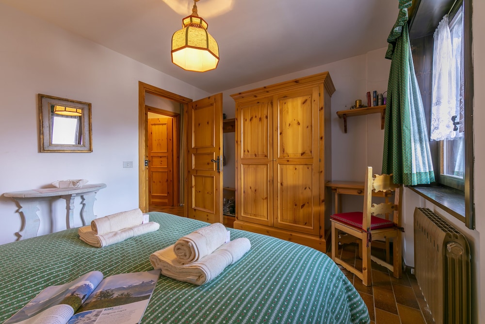 Family Apartment, Multiple Bedrooms (Casa Cisi ski in-Ski out 20m)