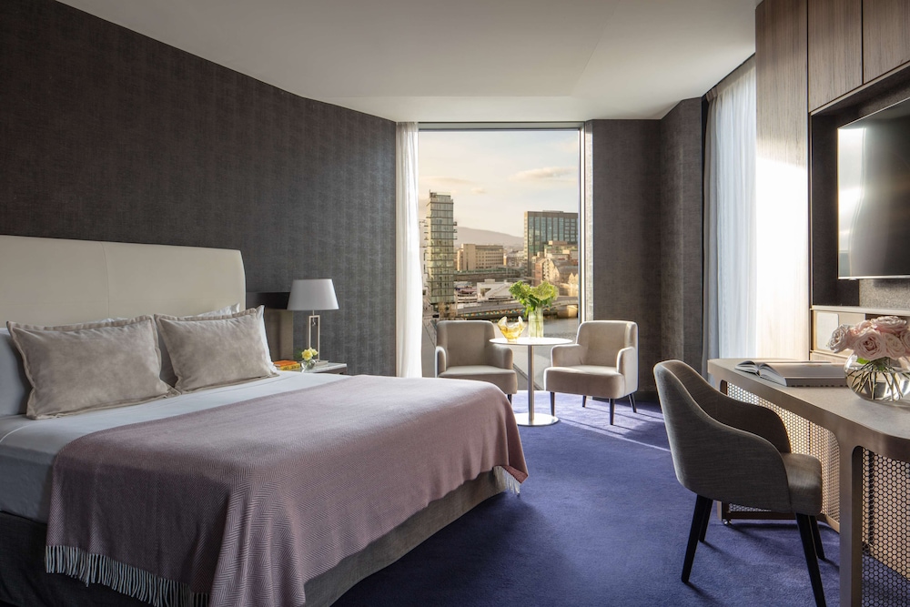 Junior Corner Suite