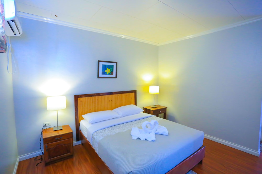 Queen-Bed Room photo 1