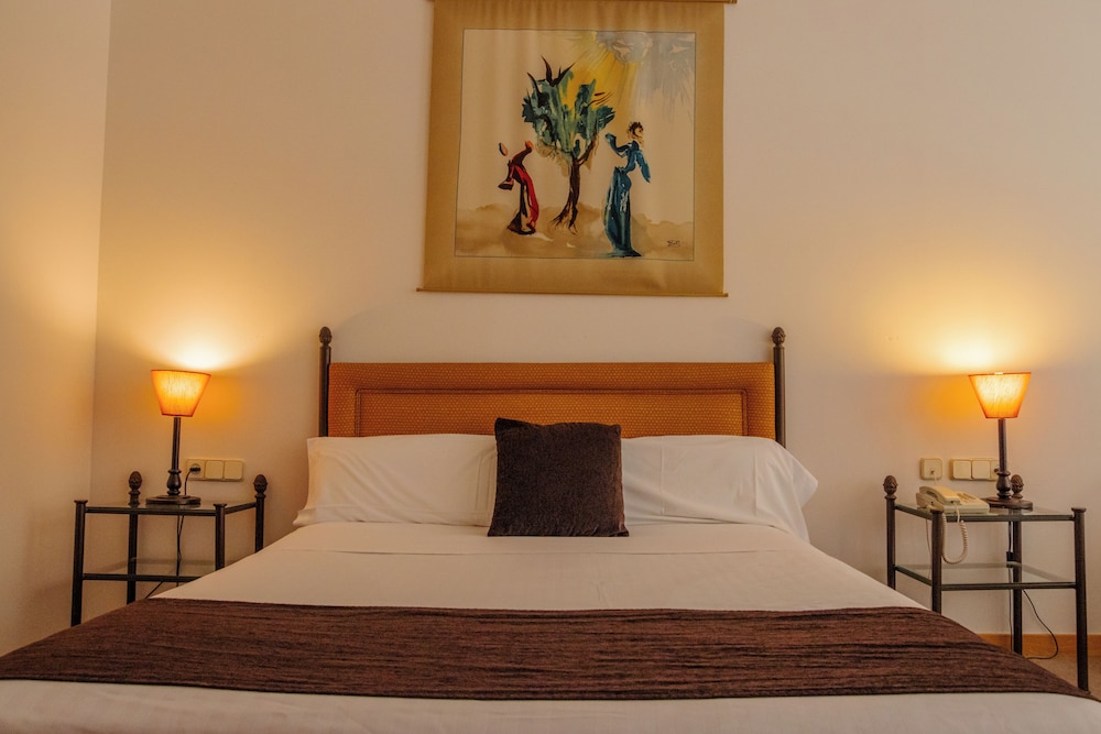 Classic Double or Twin Room, Balcony - Photo 6