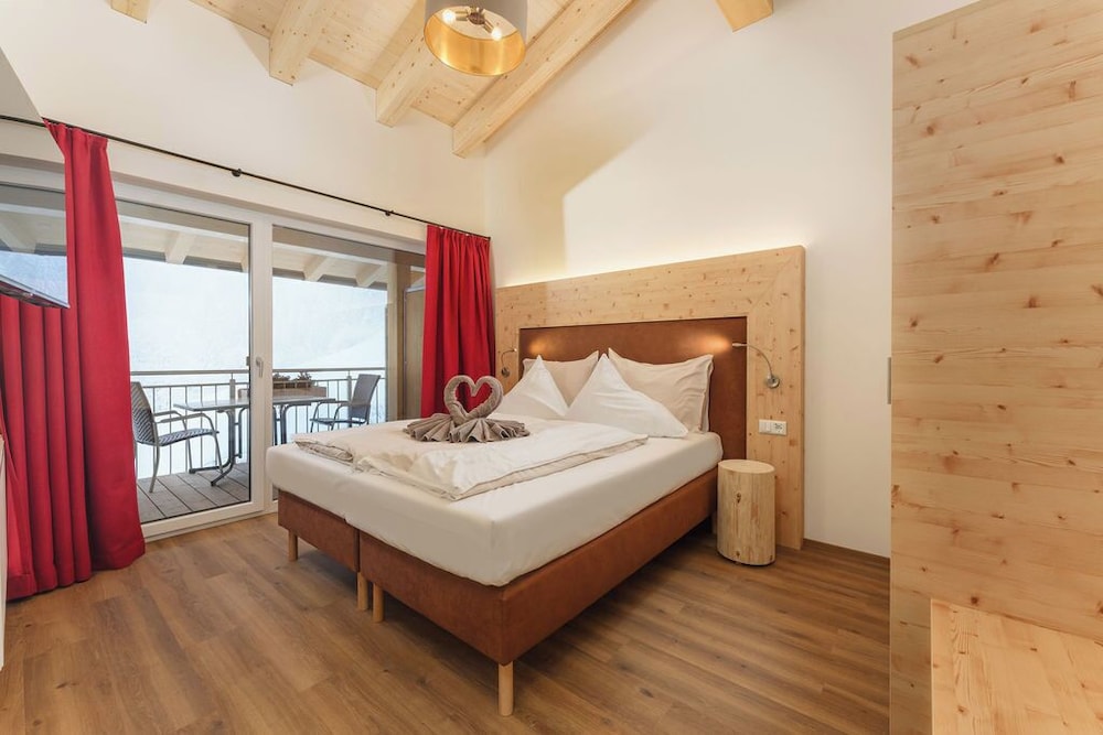 Double Room, 1 Bedroom, Balcony, Mountainside photo 1