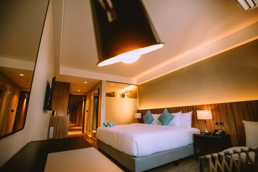 Deluxe Room, 1 King Bed - Photo 2