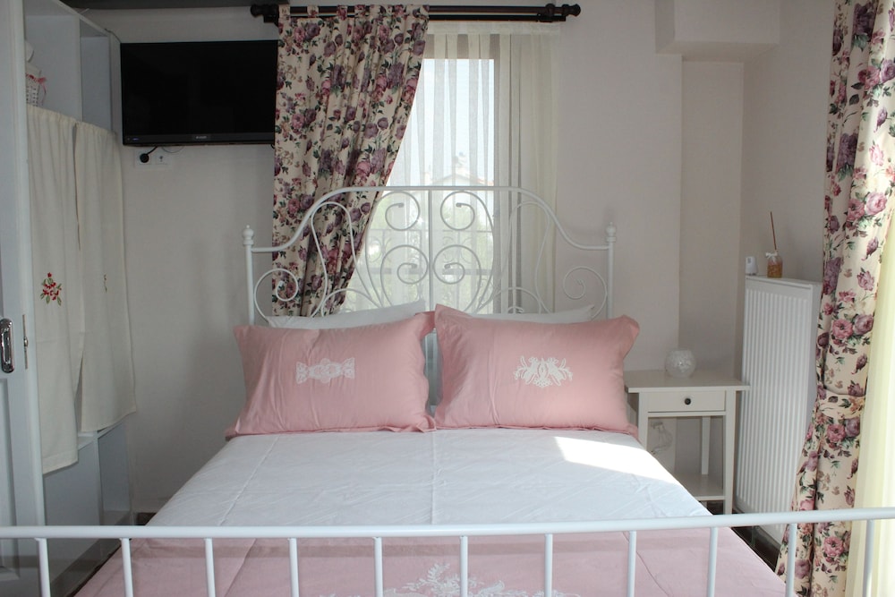 Exclusive Double Room, 1 Double Bed, Accessible, Garden View photo 2