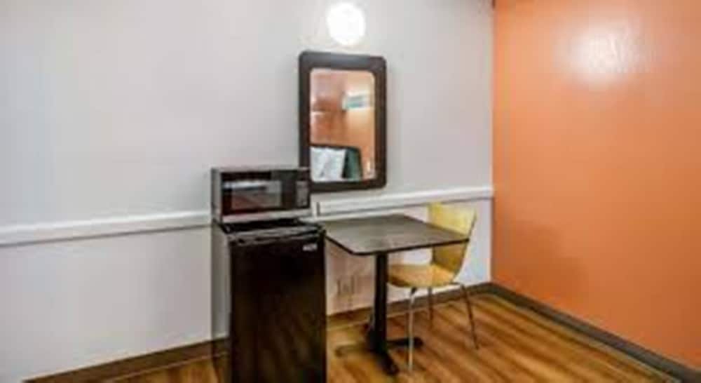 Standard Room, 2 Double Beds, Non Smoking - Photo 2