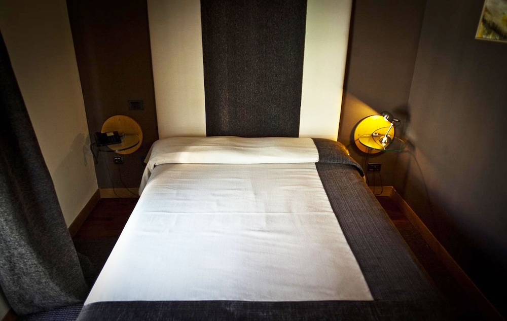 Double Room, 1 Large Twin Bed (Budget)